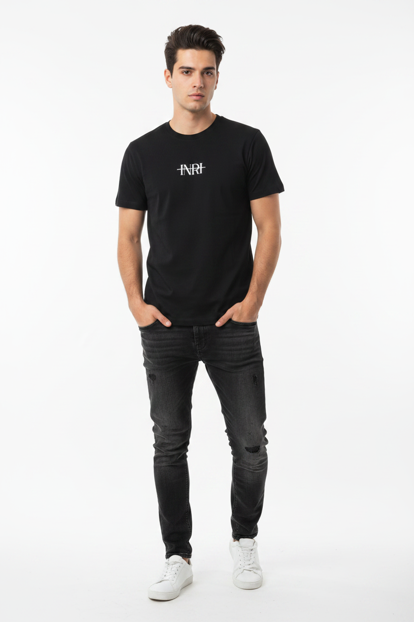 Camisa INRI Negra lifestyle persona